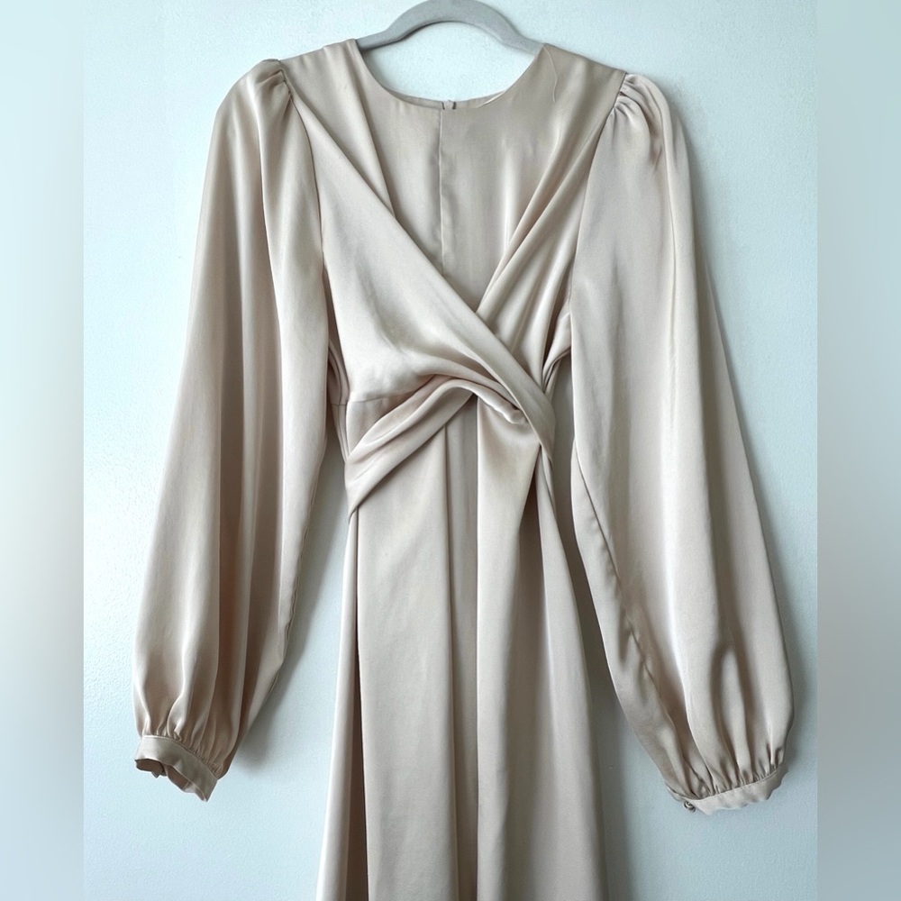 Elegant cream long satin sleeve dress - Picture 3 of 3